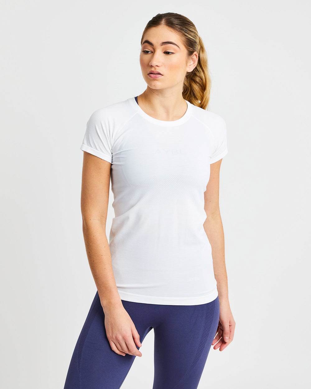 AYBL Embrace Seamless T Shirt Blancas | TYEHO4293