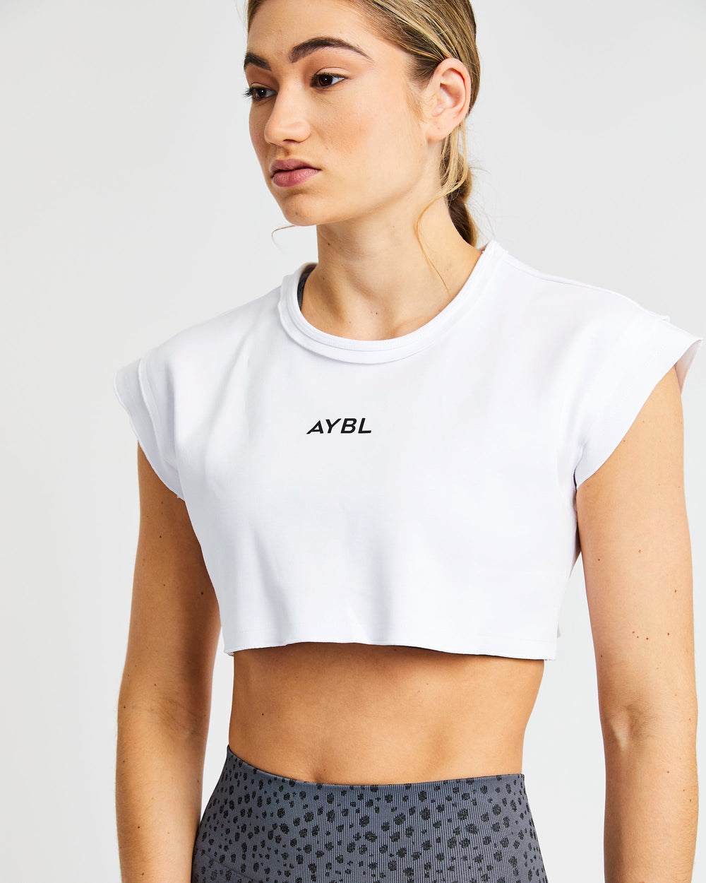 AYBL Entrenamiento Crop Top Blancas | GAWCT4980