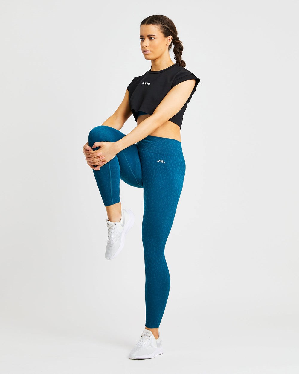 AYBL Entrenamiento Crop Top Negras | DZKME8920