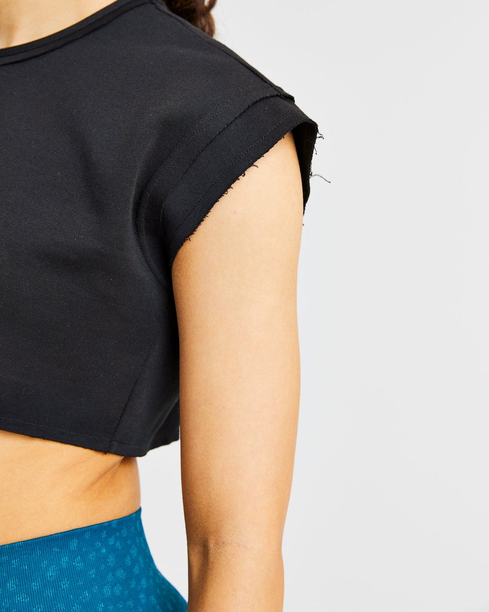 AYBL Entrenamiento Crop Top Negras | DZKME8920