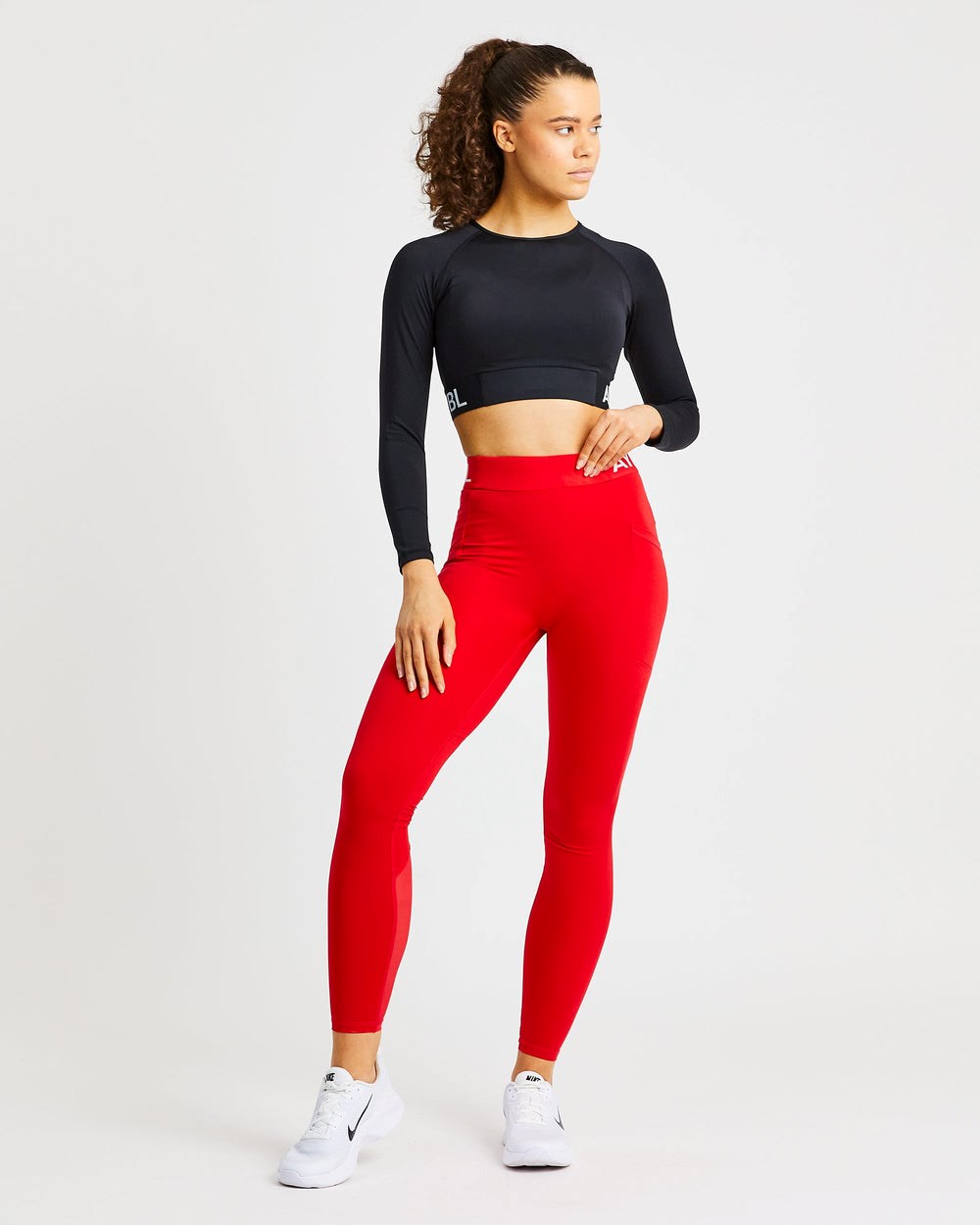 AYBL Entrenamiento Long Sleeve Crop Top Negras | AKEUF1847