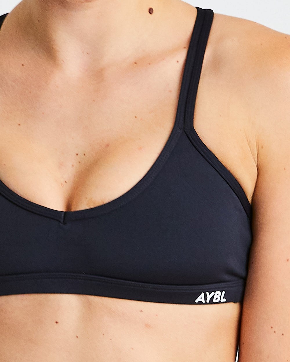 AYBL Essential Tiras Sports Bra Negras | JBEGZ7934