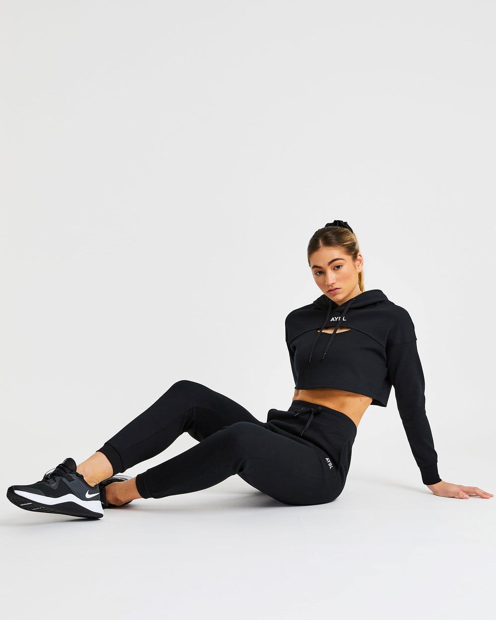 AYBL Everyday Cutout Crop Hoodie Negras | IYNVA0825