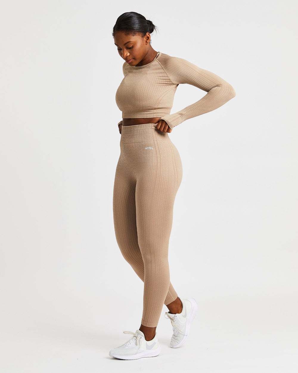 AYBL Luxe Seamless Long Sleeve Crop Top Mocha | CPYJO4376