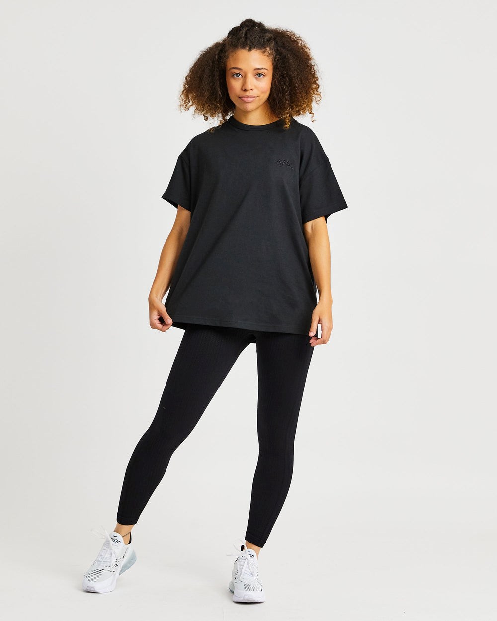 AYBL Luxe T Shirt Negras | SZPFO8012