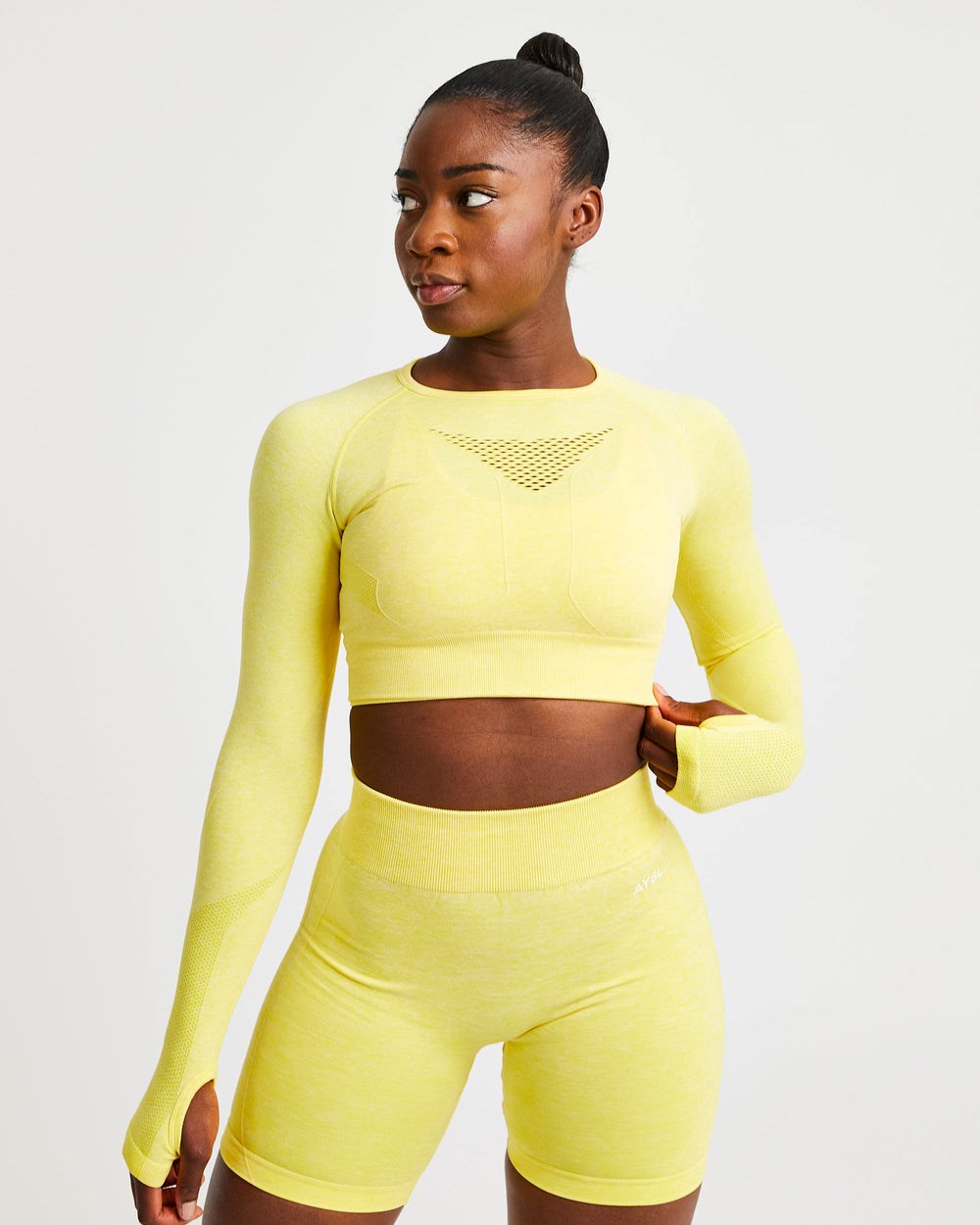 AYBL Motion Seamless Long Sleeve Crop Top Amarillo | CUBMV9376