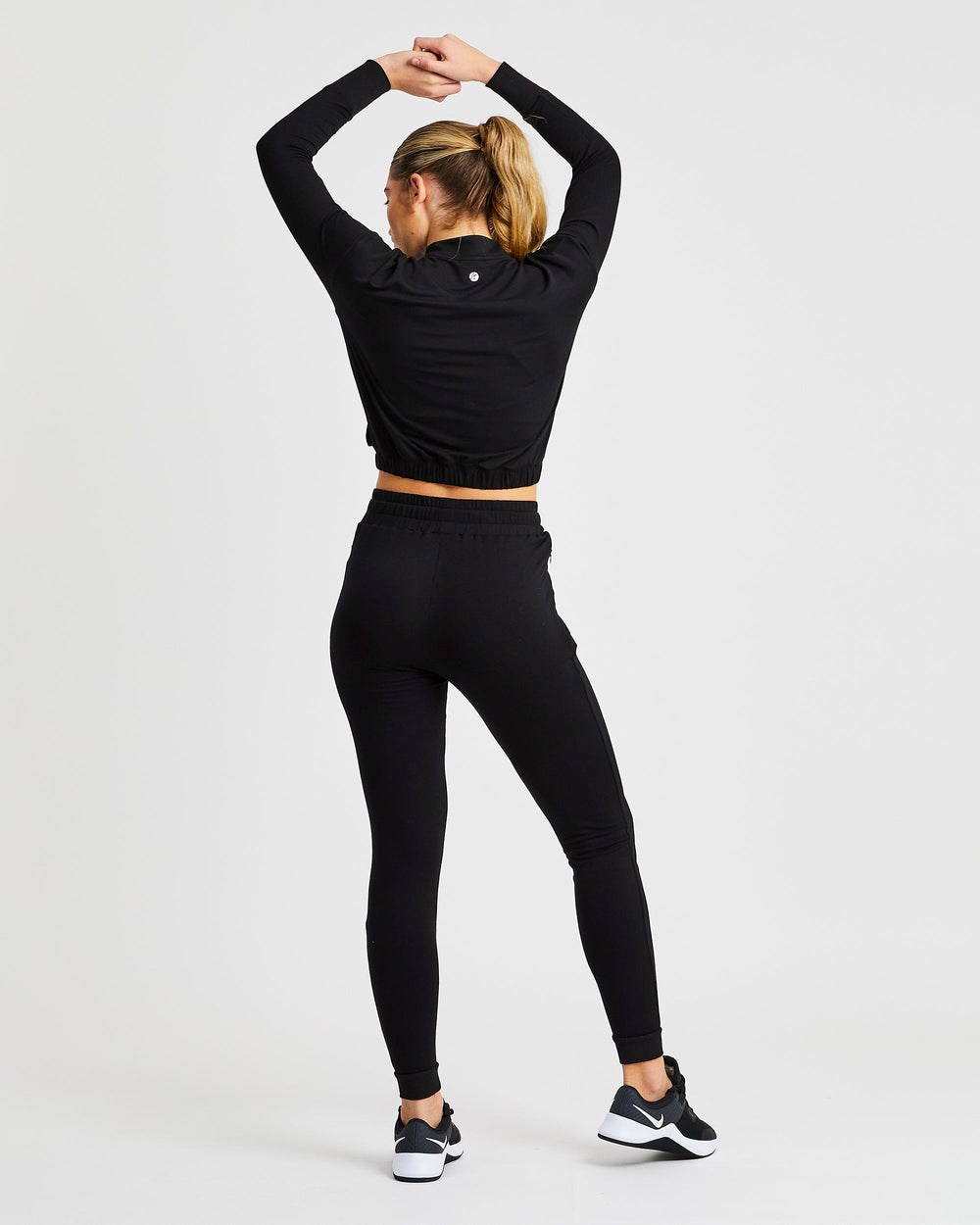 AYBL Studio Joggers Negras | DXUGY9074