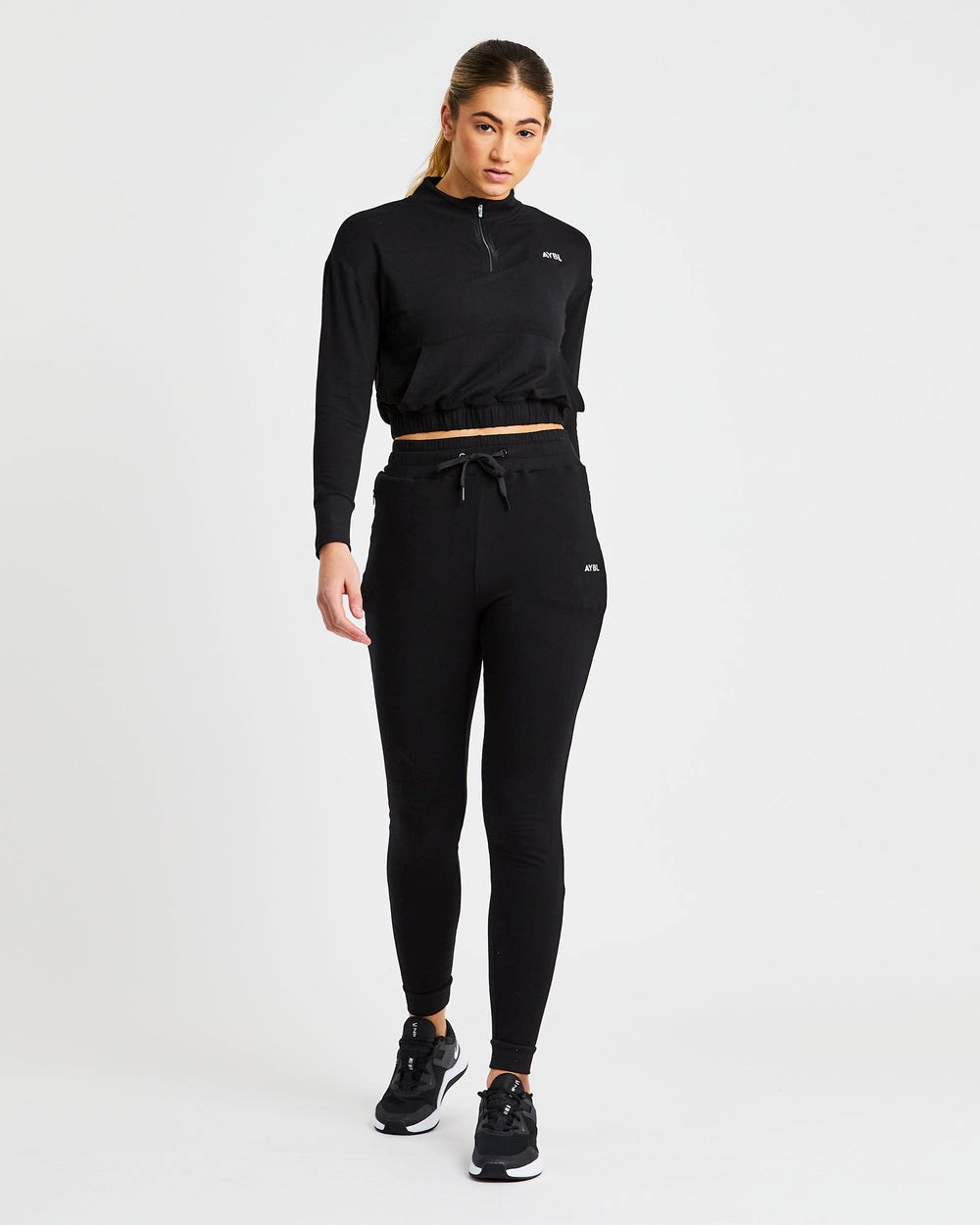 AYBL Studio Joggers Negras | LVCQD3579