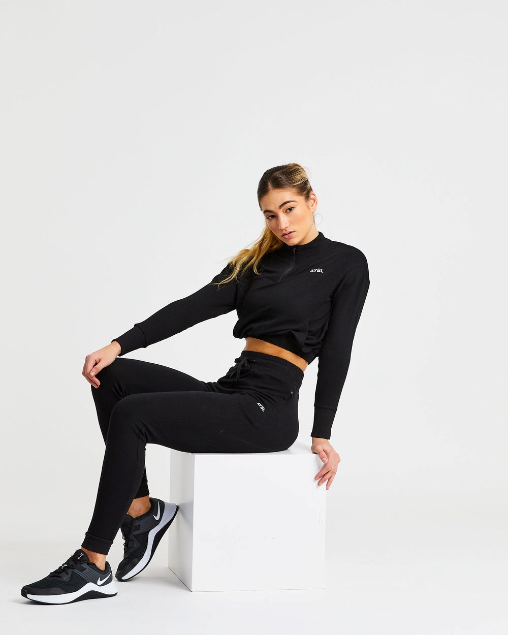 AYBL Studio Joggers Negras | LVCQD3579